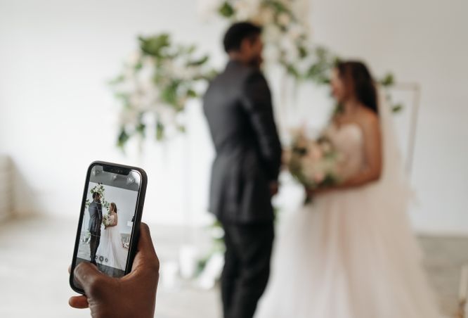 Online dating: starting a conversation on a niche platform