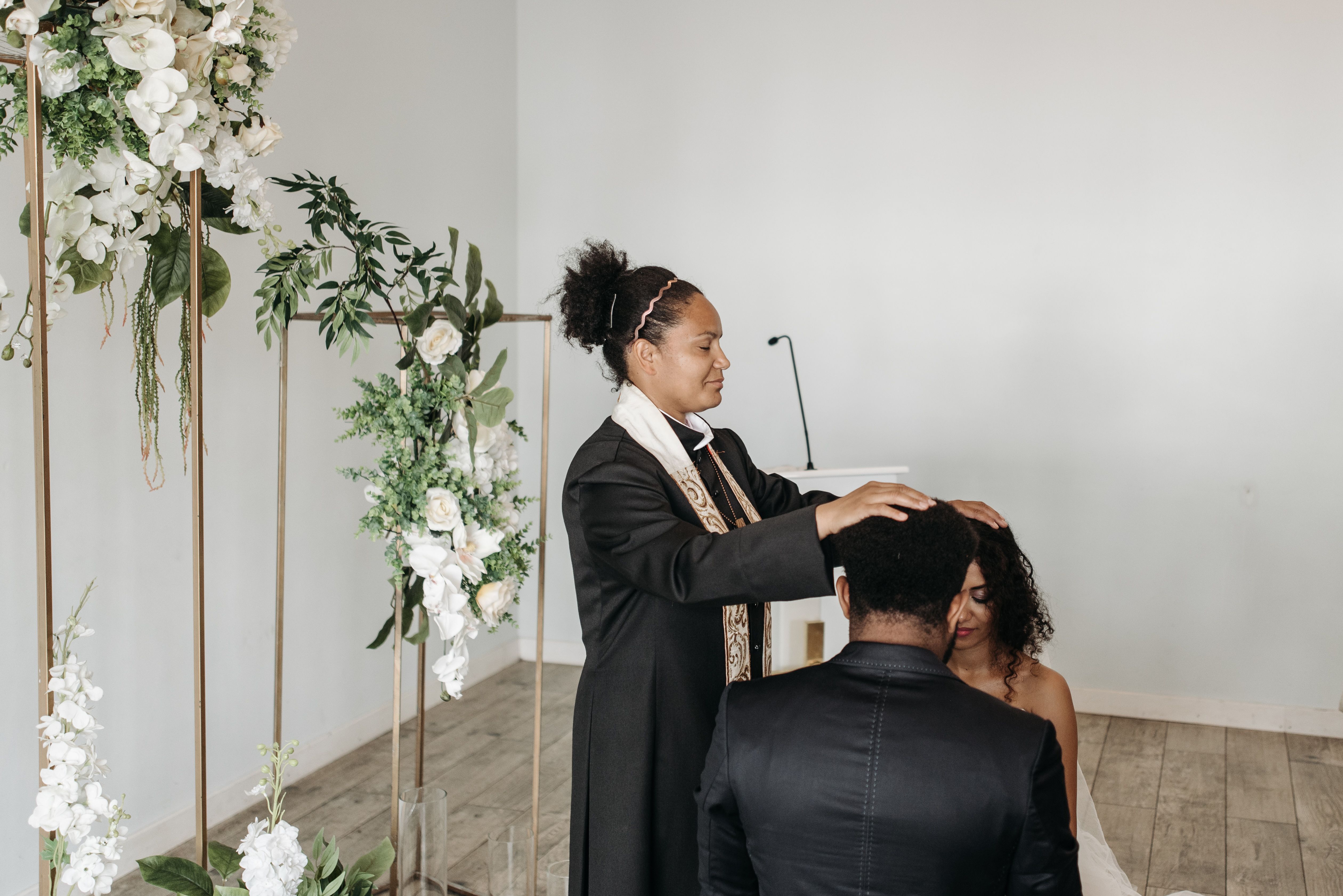 Photos Of Pastors Praying Photos, Download