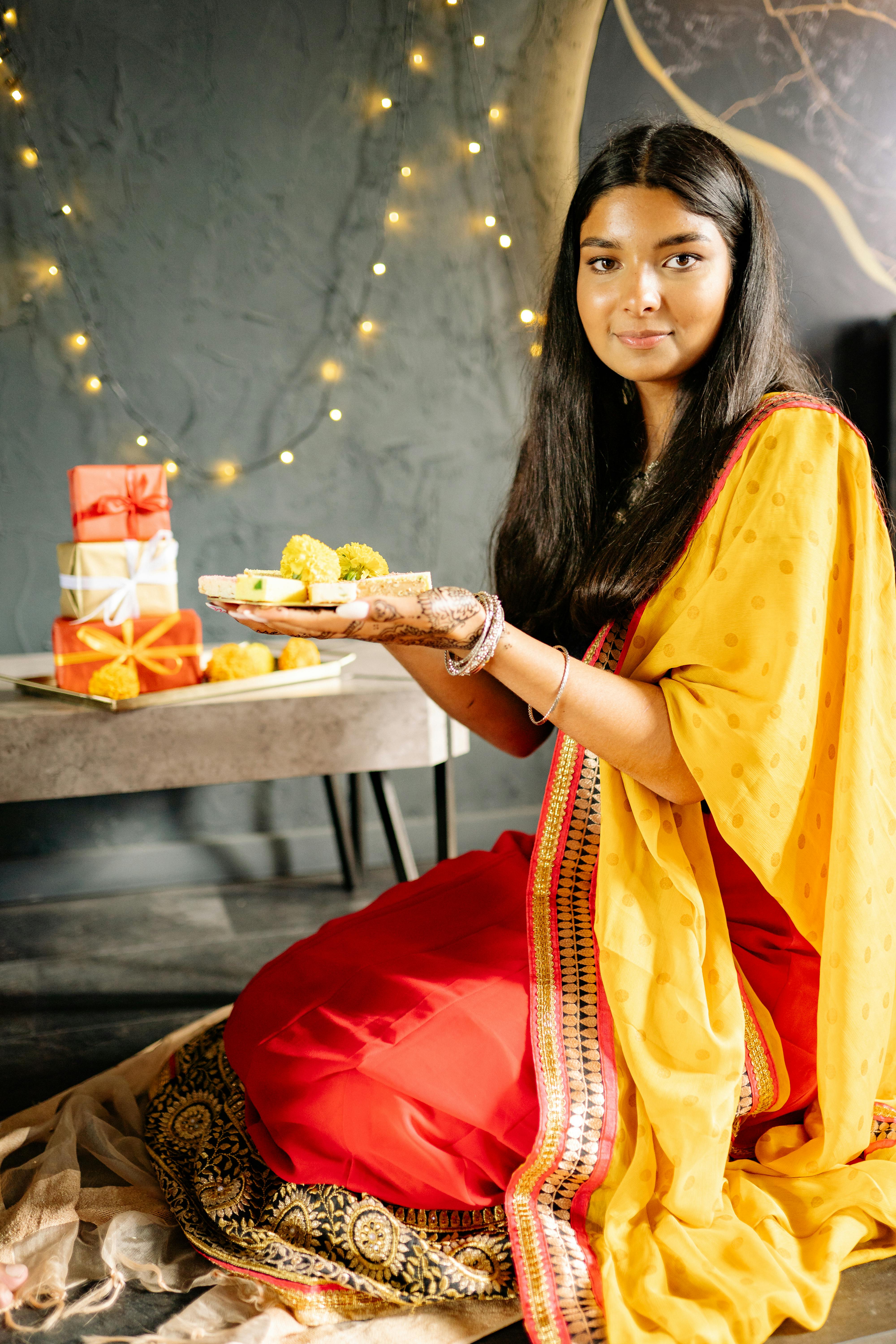 Rashmika Mandanna Is A Desi Girl In A Beautiful Traditional Saree