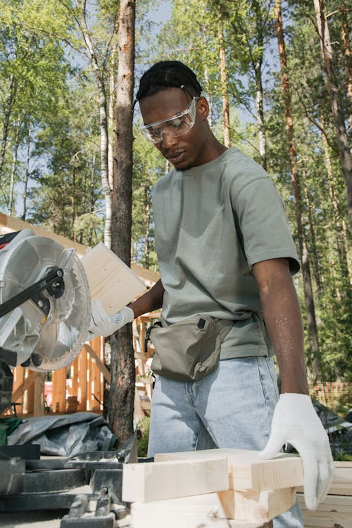 Free A Man Cutting Wood Using Circular Saw Stock Photo