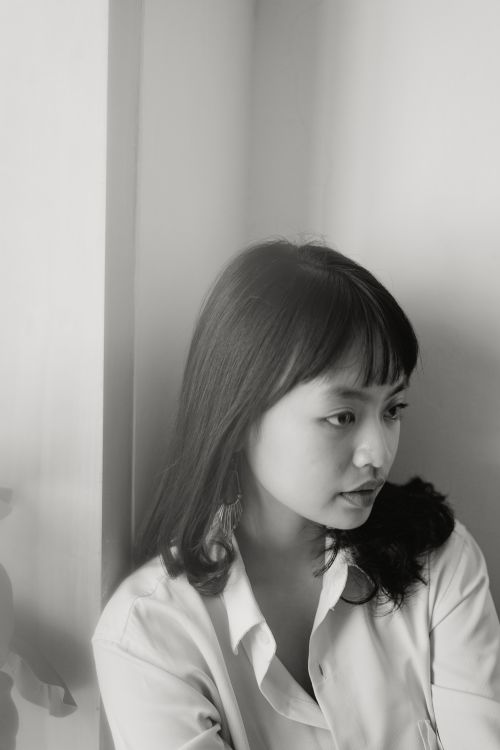 Free Captivating black-and-white portrait of a woman in deep thought. Stock Photo