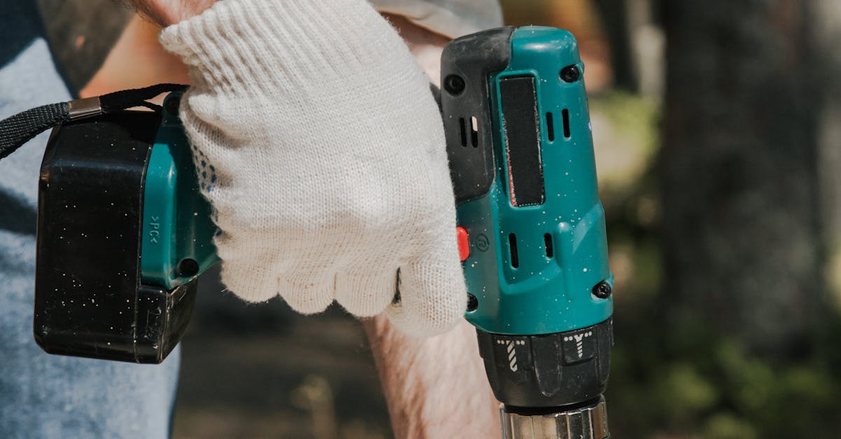 How much does construction worker make a year