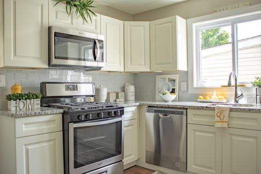 Como Usar Cachepôs Decorativos para Transformar a Decoração da Cozinha - imagem 3