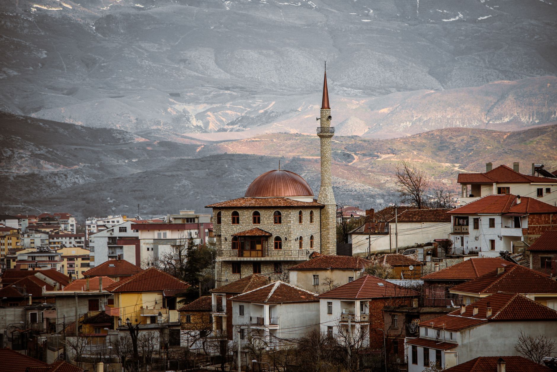 Panduan Lengkap ke Gjirokastër, Kota Batu UNESCO di Albania Selatan