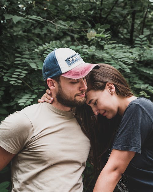 Free Woman leaning her Head on Man  Stock Photo
