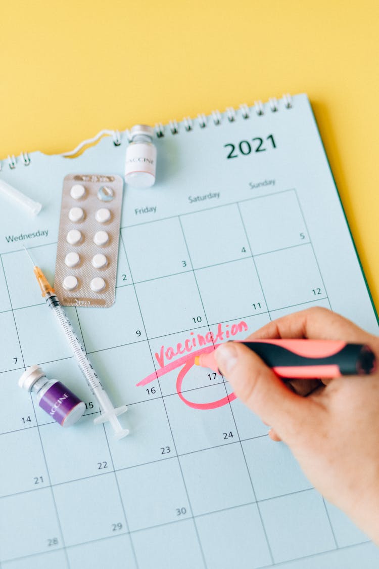 Hand Writing A Circle On The Calendar 