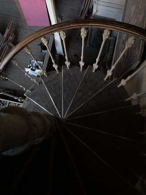 Kostenloses Stock Foto zu betontreppen, blick von oben, handläufe