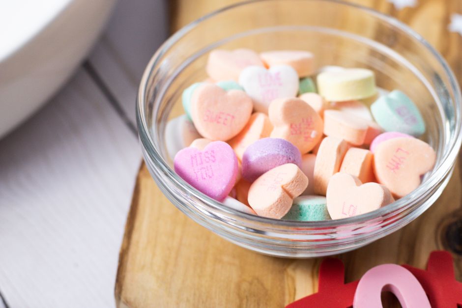 Paris Hilton 2-Piece Heart Dish Set