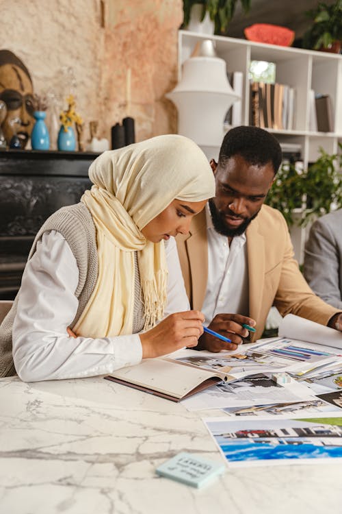 Kostenloses Stock Foto zu abbildungen, afroamerikanischer mann, arabische frau