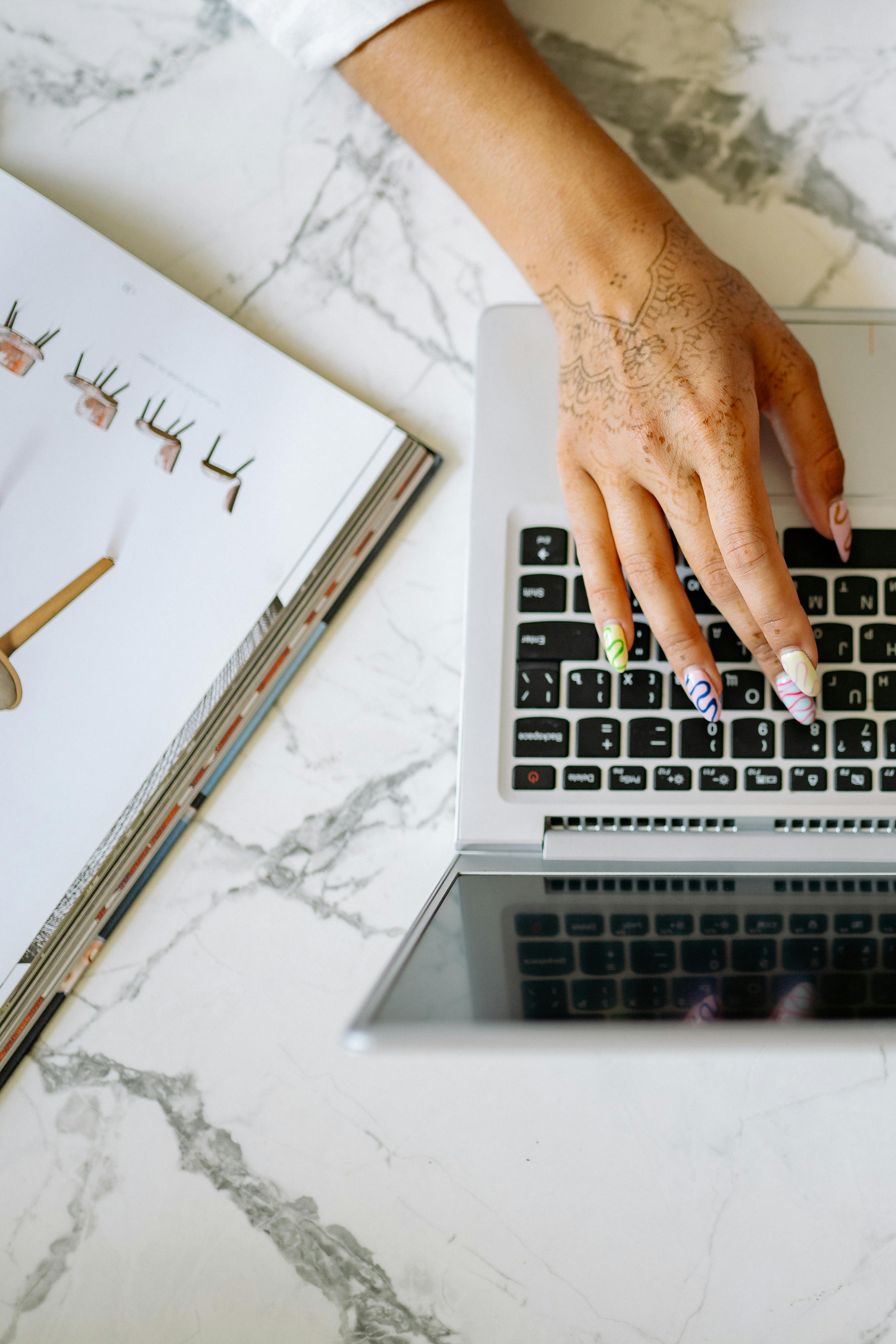 How to Choose the Right Monetization Model for Your Digital Magazine in 2025