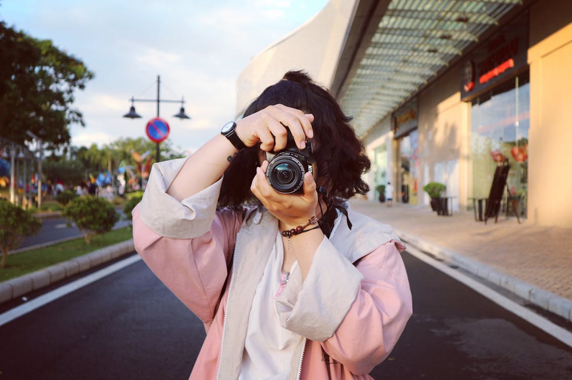 Free Woman Wearing Pink Coat Holding Dslr Camera Stock Photo