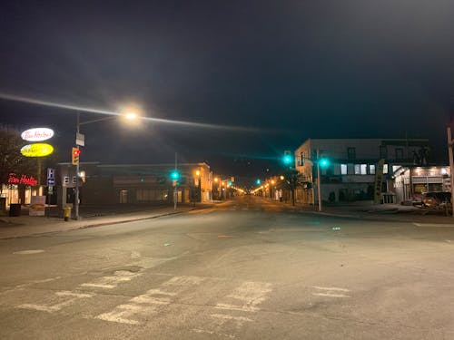 Бесплатное стоковое фото с главная дорога, город, город ночью