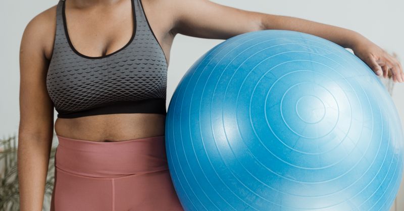 Muscler le périnée : 8 exercices efficaces 2026