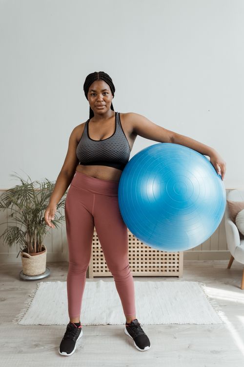 A Woman in an Activewear Holding an Exercise Ball · Free Stock Photo
