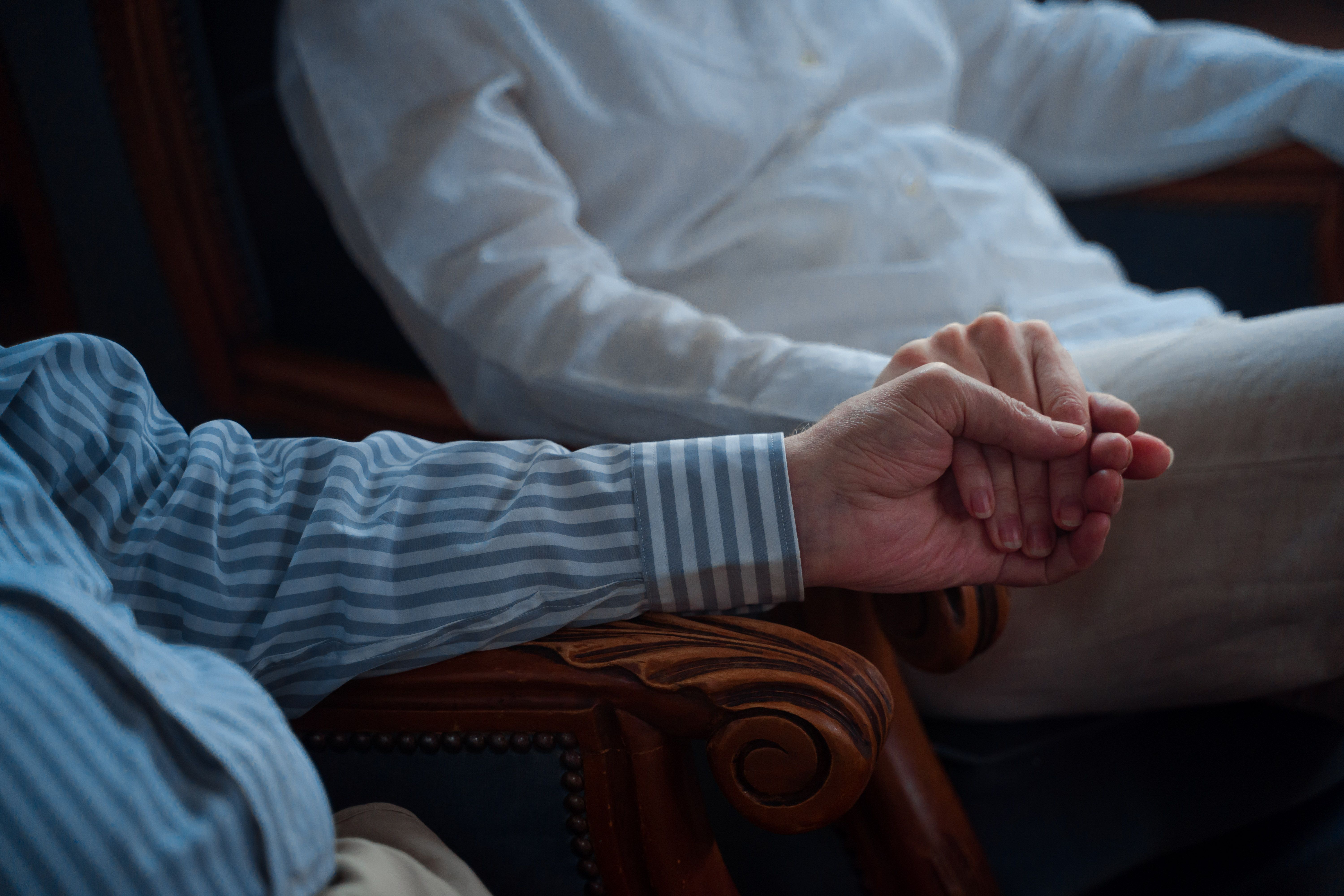 Online dating: starting a conversation on a niche platform