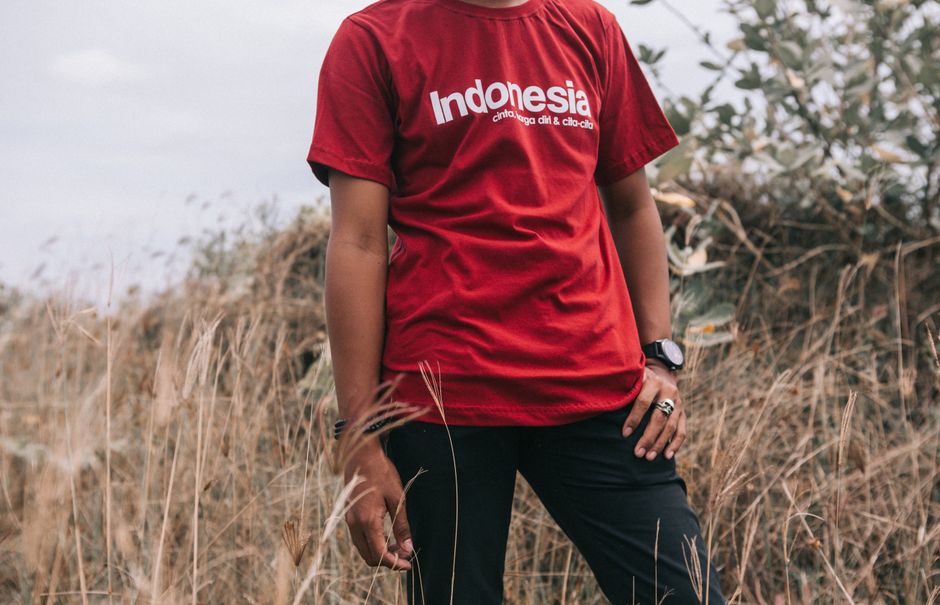 Travelers wearing light, breathable clothing suitable for Indonesia's humid climate