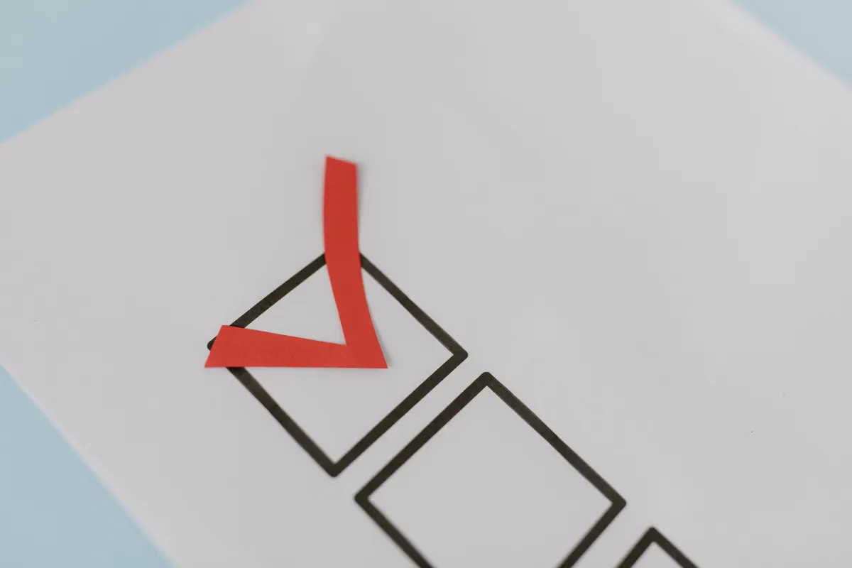 Red checkmark in a box, representing steps to humanize ai content from an ai copywriting software.