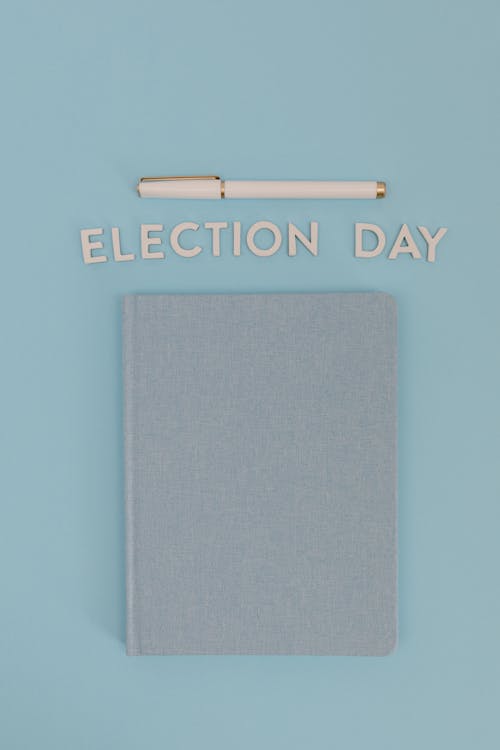 Kostnadsfri bild av anteckningsbok, blå bakgrund, konceptuell