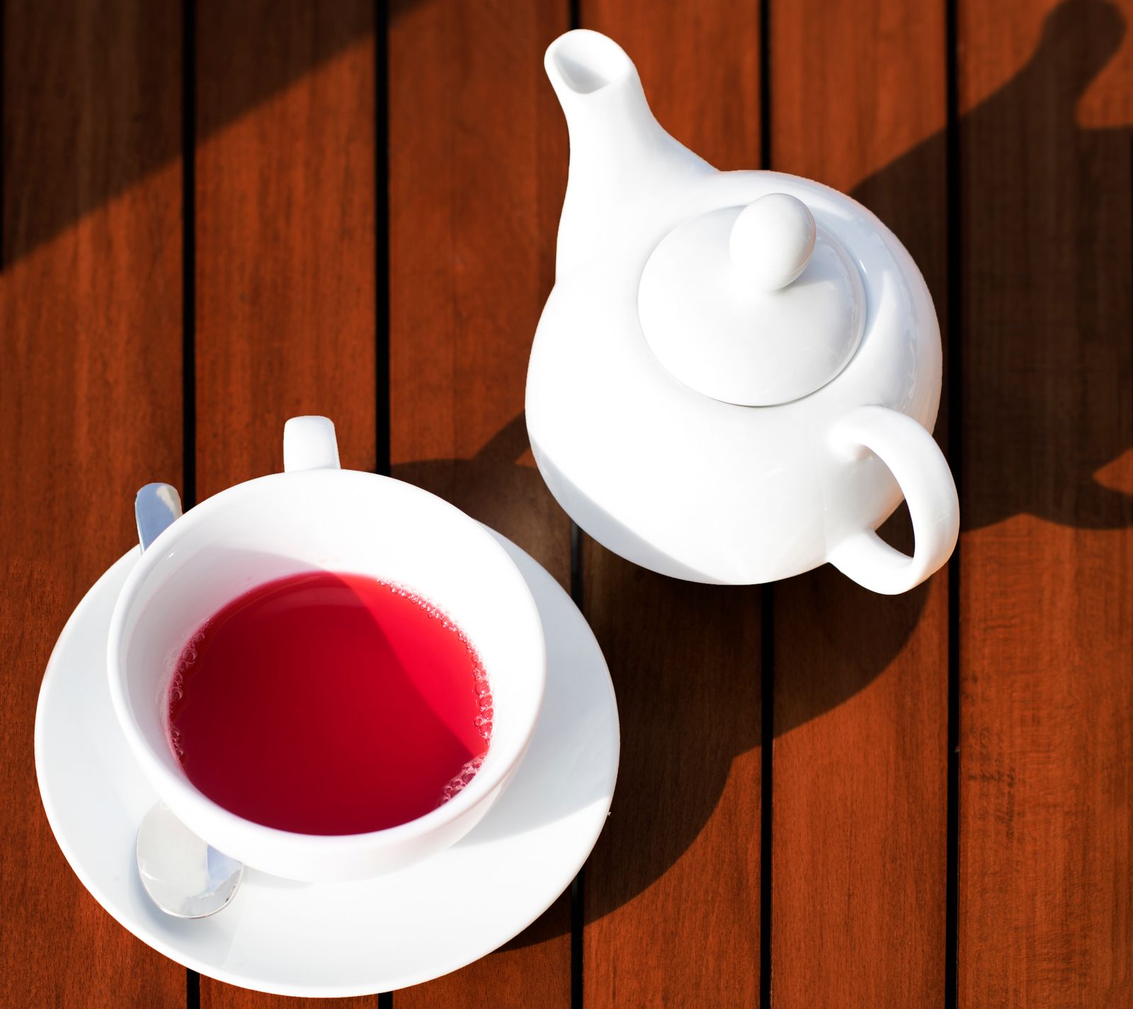 Herbal Teas in the Office: A UAE Guide to Caffeine-Free Infusions