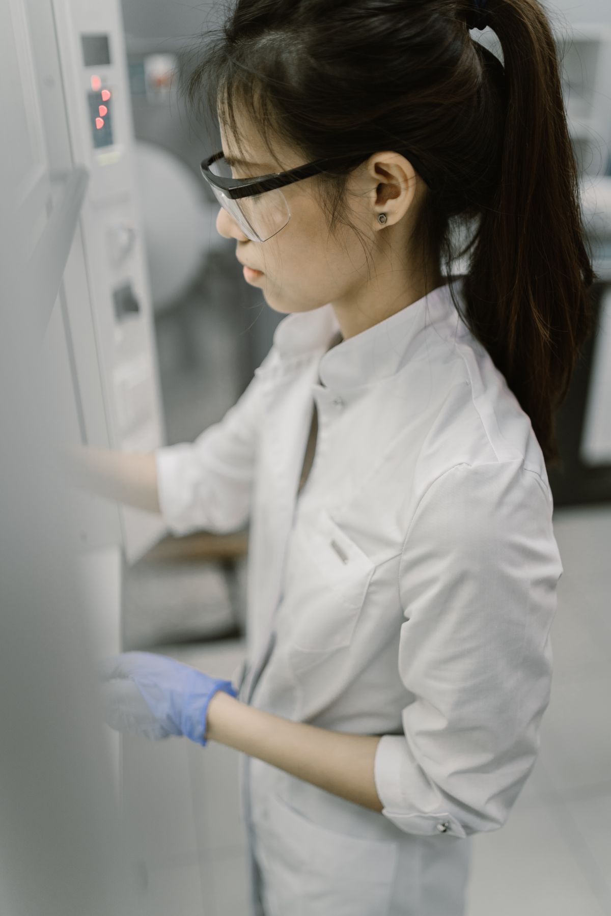 Laboratory technician operating diagnostic equipment