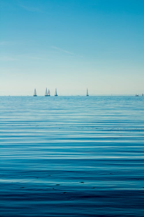 Kostnadsfria Kostnadsfri bild av båtar, blå, blå bakgrund Stock foto
