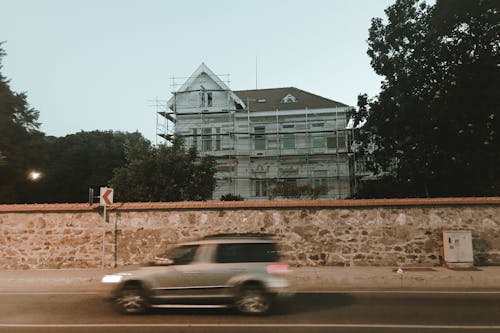 Základová fotografie zdarma na téma auto, automobil, budova