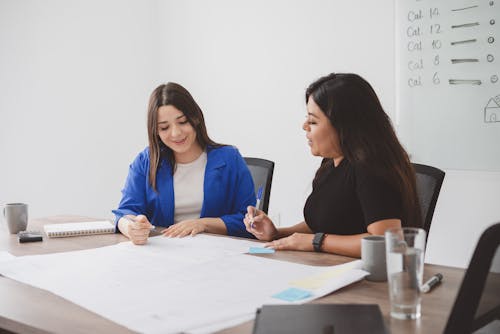 Fotos de stock gratuitas de colegas, debatiendo, discusión