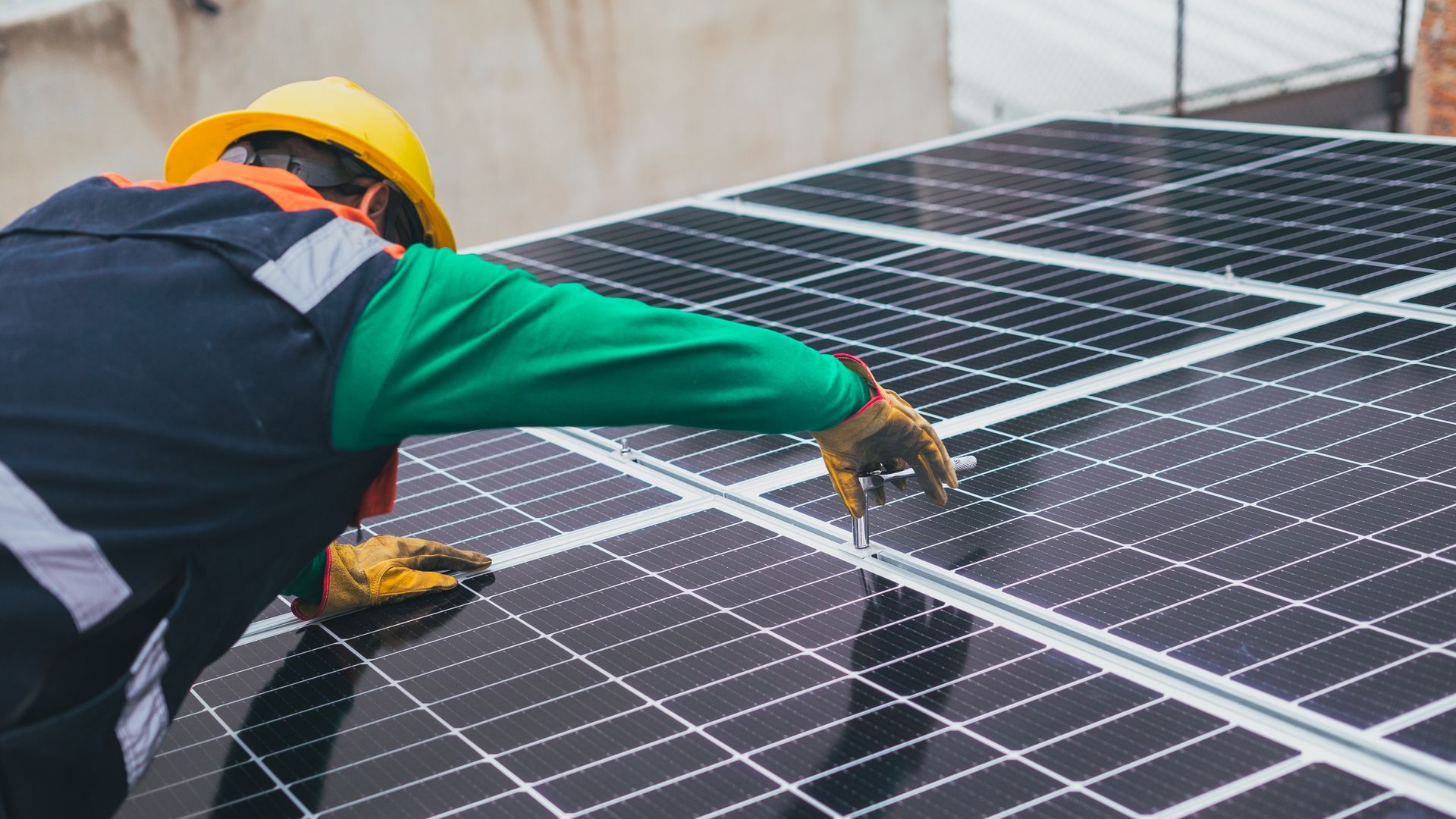 Solar Electrician Maintenance in Cyprus: What and How Often — illustrasjonsbilde