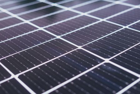 Instala energía solar y microeólica en tu hogar