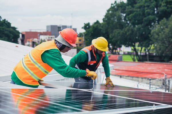 Impianto fotovoltaico aziendale per efficienza energetica Impianto fotovoltaico aziendale per efficienza energetica