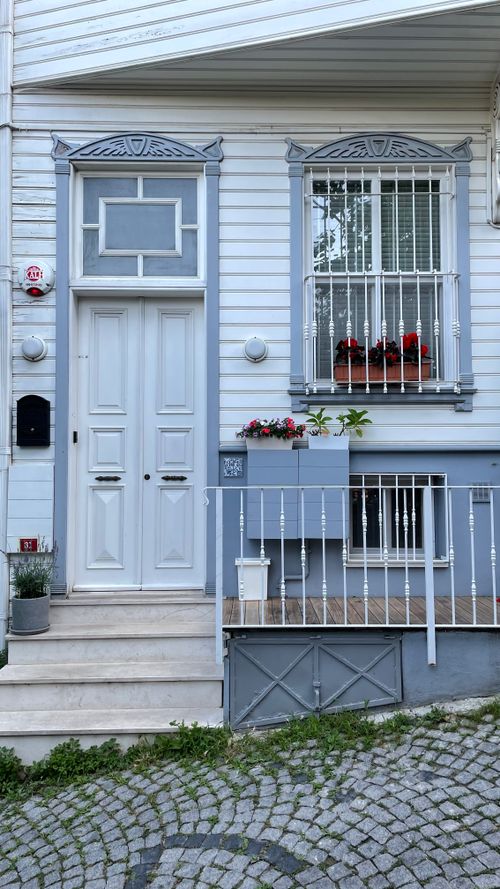 Free Elegant entrance of a blue and white house with floral decoration. Stock Photo