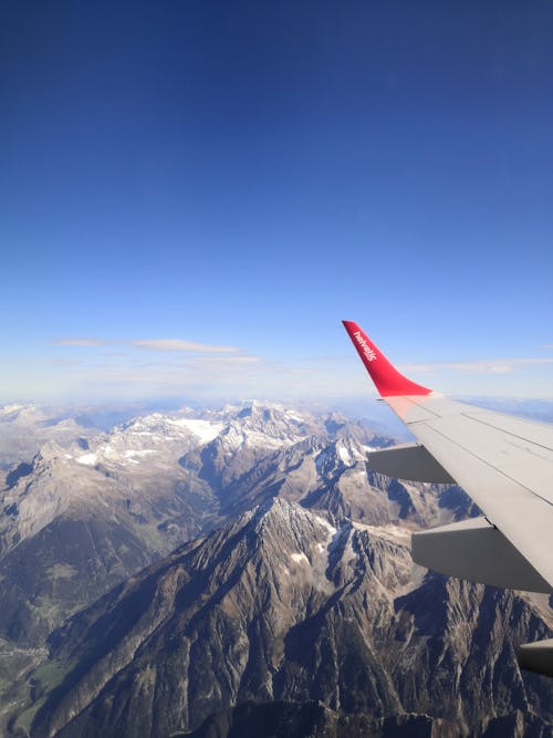 Foto profissional grátis de aerofotografia, asa de avião, cadeia de montanhas
