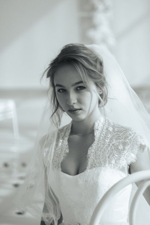Free Stunning black and white portrait of an elegant bride in lace and veil. Stock Photo