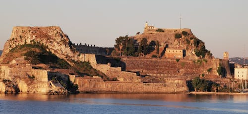 Foto d'estoc gratuïta de antiga fortalesa de corfú, atracció turística, davant del mar