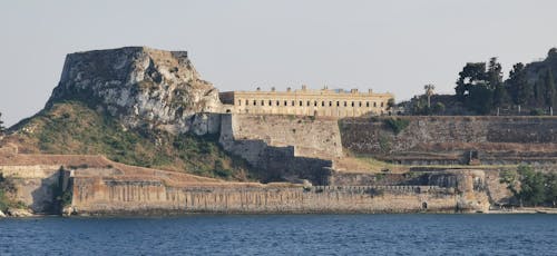 Foto d'estoc gratuïta de antiga fortalesa de corfú, atracció turística, davant del mar