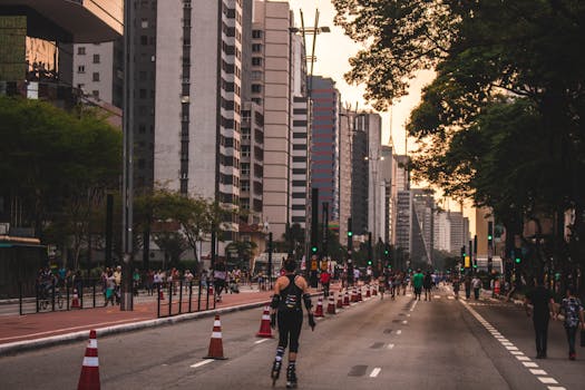 在圣保罗贝拉维斯塔，人们白天可以享受街头活动