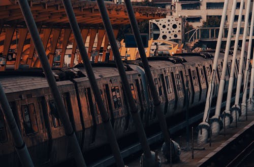 Immagine gratuita di ferrovia, trasporto, treno passeggeri