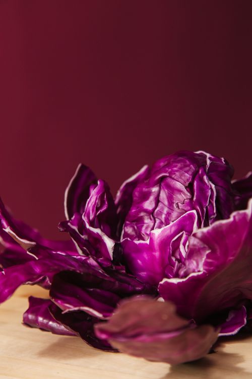 Free Vibrant red cabbage with rich textures, perfect for healthy food concepts and culinary presentations. Stock Photo