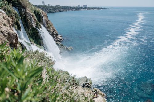 Free Scenic view of Duden Waterfalls in Antalya pouring into the clear turquoise sea. Stock Photo