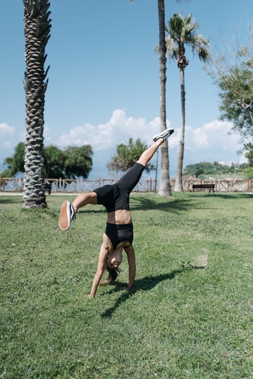 Foto d'estoc gratuïta de a l'aire lliure, acrobàcia, calcular