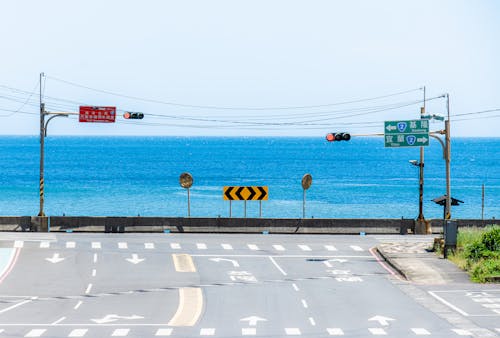 Intersecting Roads Near the Sea