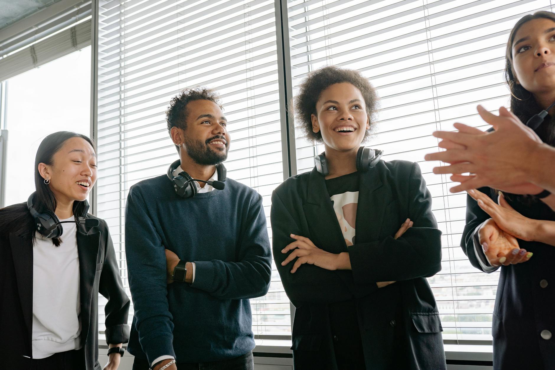 https://www.pexels.com/photo/people-at-the-office-8866762/