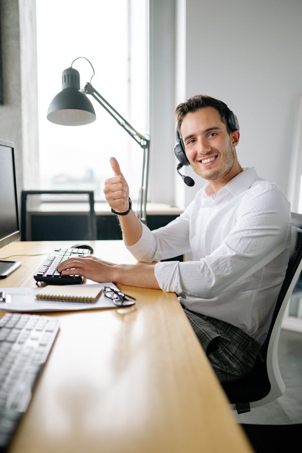 Financial advisor speaking with a client, illustrating banking agent services