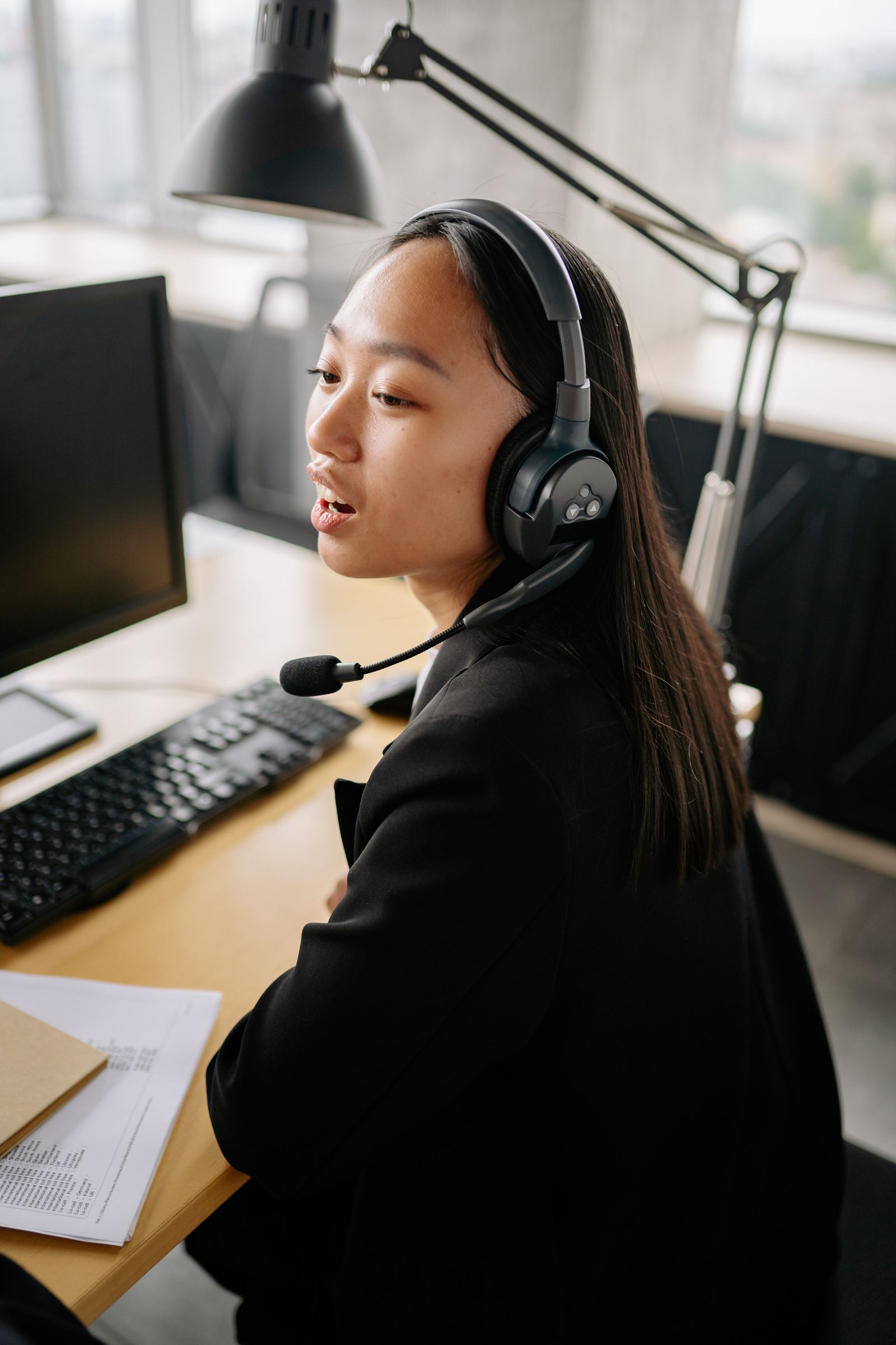 Support specialist helping a customer solve mobile setup issues