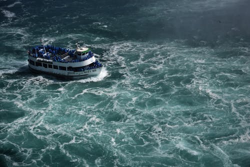Free stock photo of boat, falls, maid of the mist