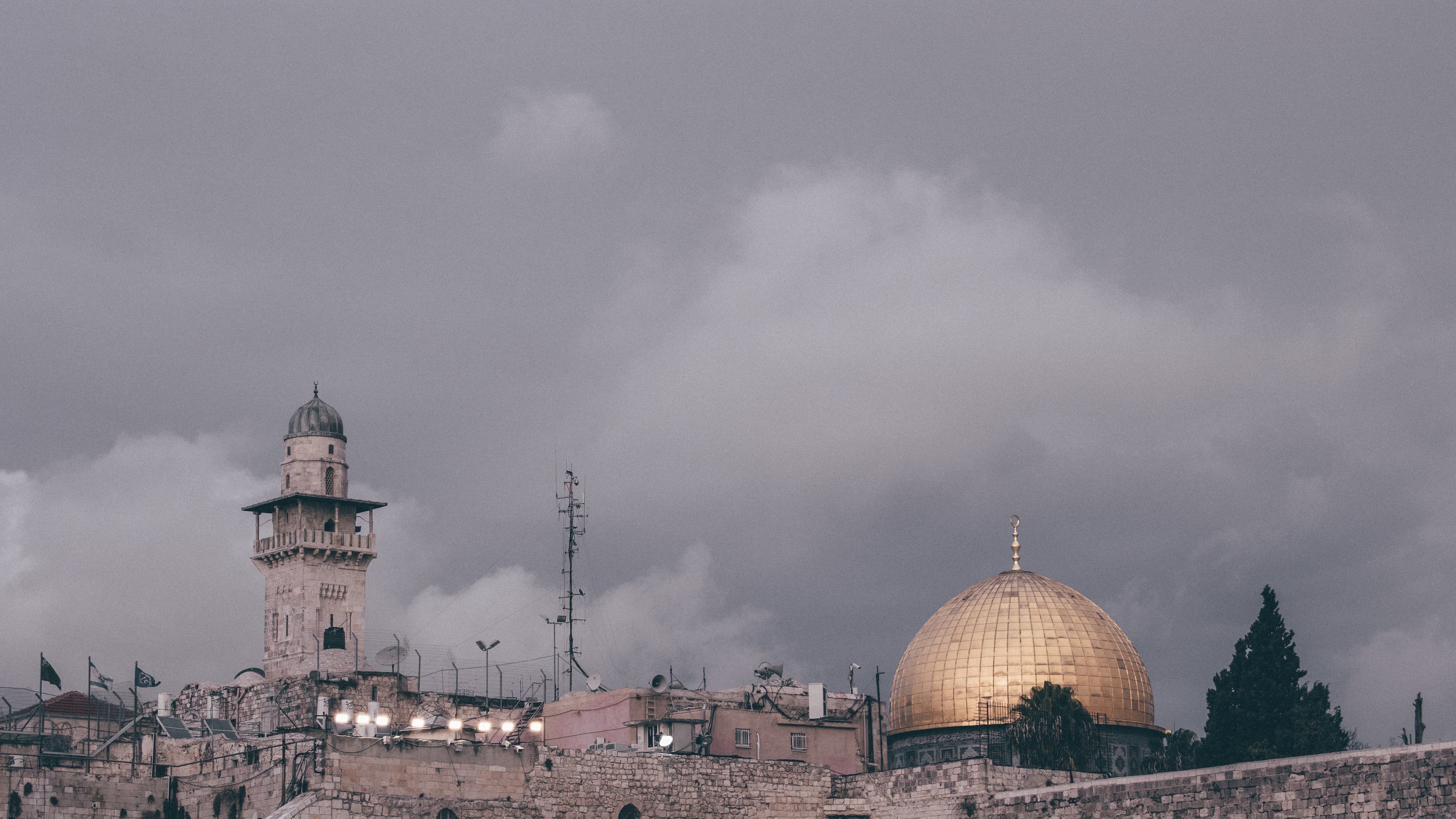 Vista de la ciudad vieja de Jerusalén en una mañana nublada