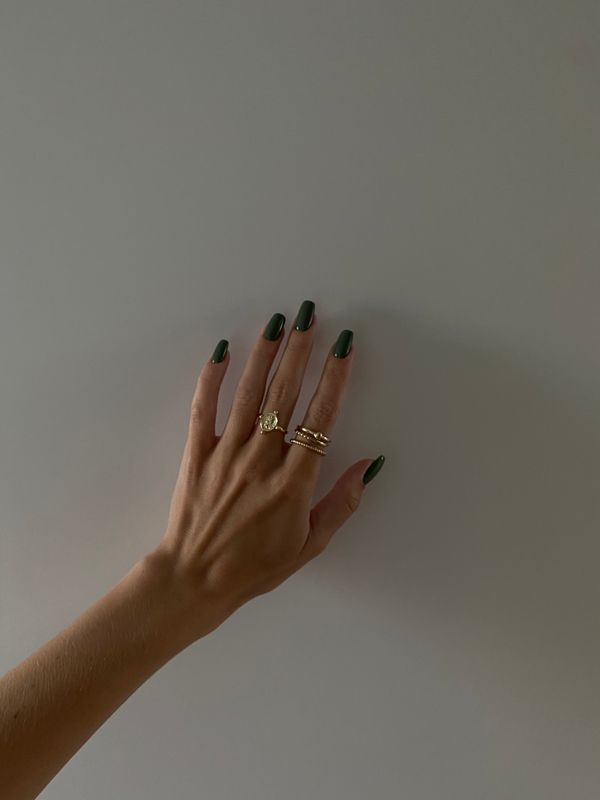 Emerald accent nail manicure