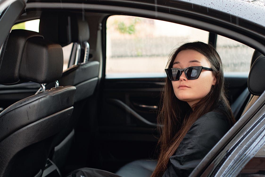 Ingyenes stockfotó autó, ázsiai nő, jármű témában Stockfotó
