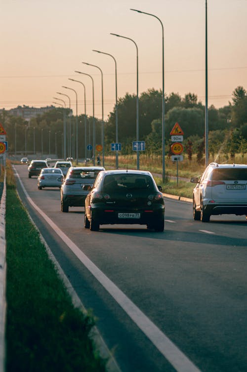 Základová fotografie zdarma na téma asfalt, auta, automobily