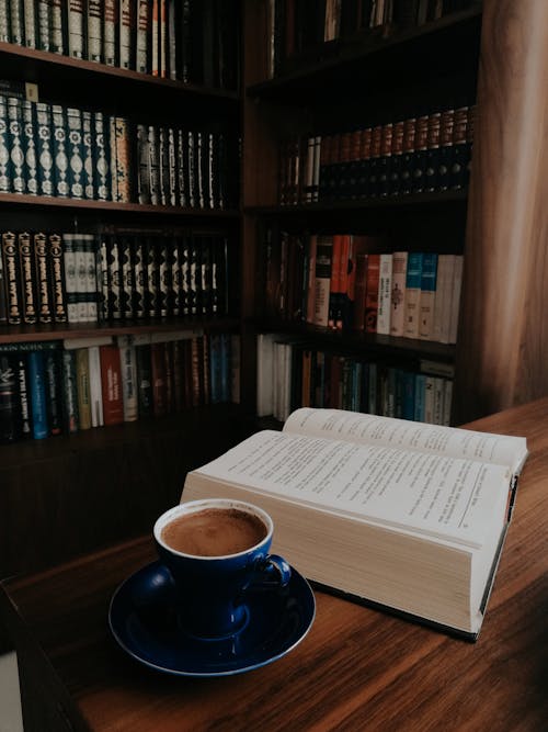 도서관, 수직 쐈어, 커피 한 잔의 무료 스톡 사진